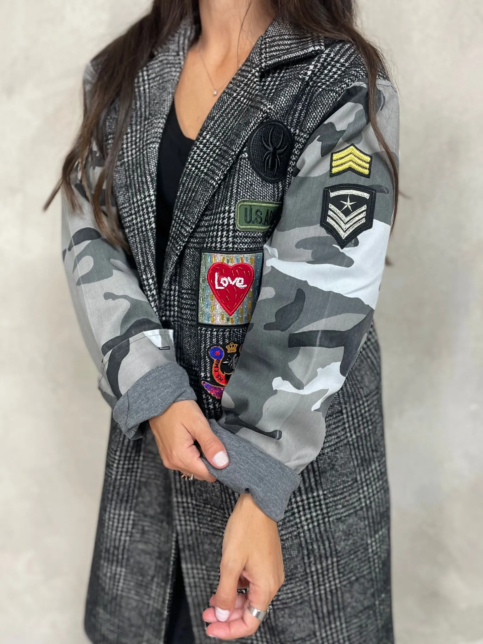 Cappotto Combinato Patch Maniche Camou Grigie