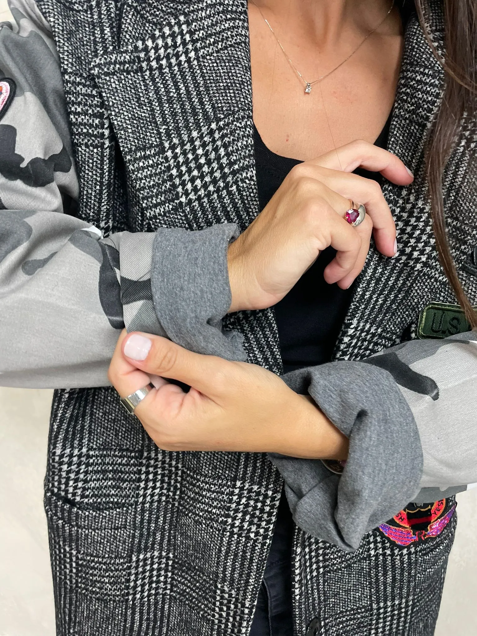 Cappotto Combinato Patch Maniche Camou Grigie
