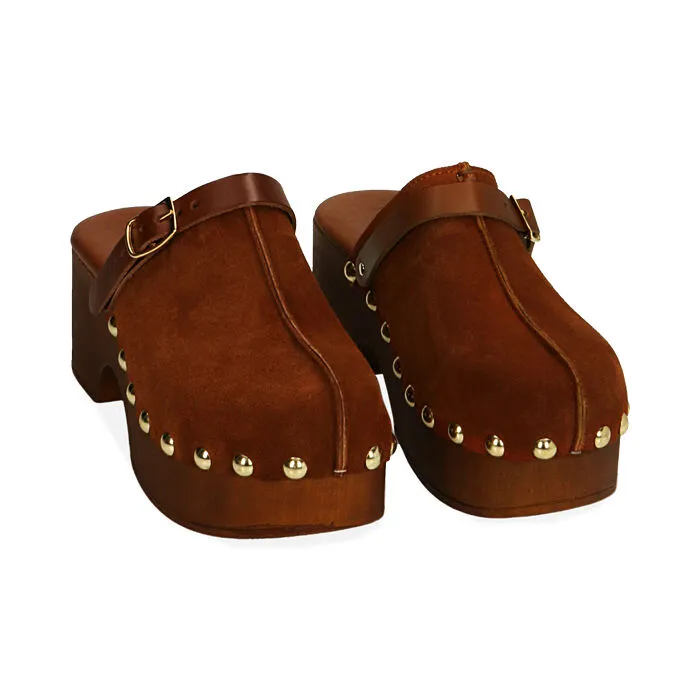 Clogs cognac in camoscio, tacco 6 cm
