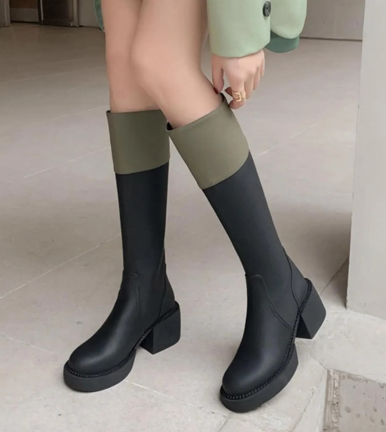 Inverno New London Stivali alti da cavaliere Stile britannico Punta quadrata Stivali con tacco spesso Abbinamento colori Tacco s
