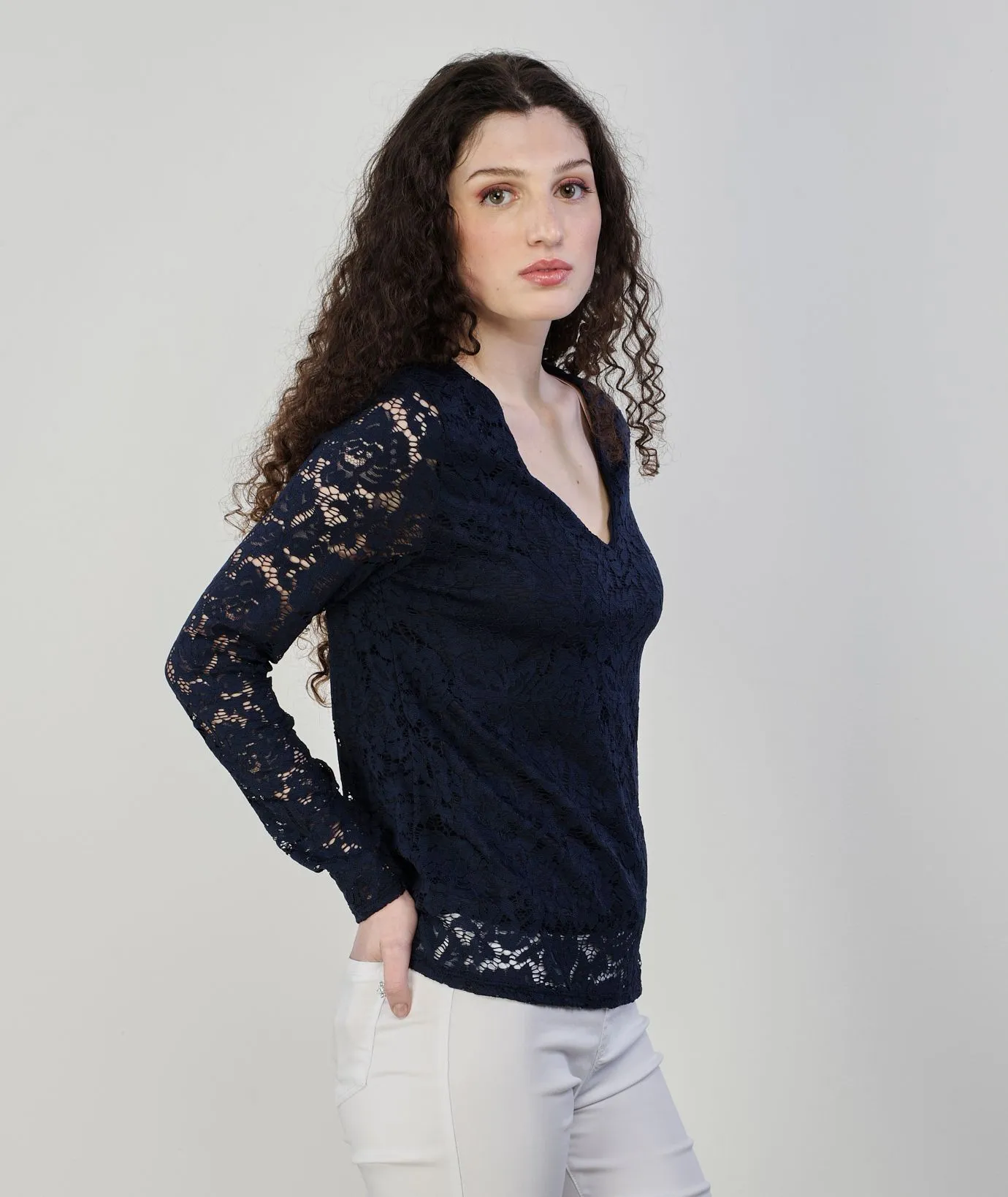 Maglia blu con scollo a V in pizzo