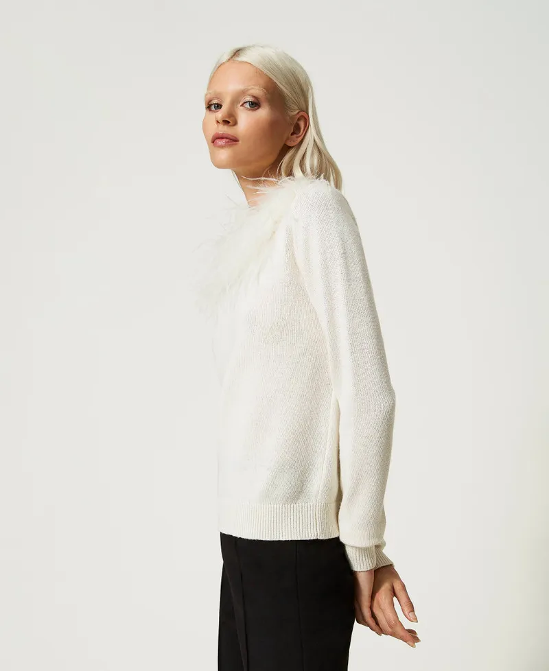 Maglia regular in misto lana con piume