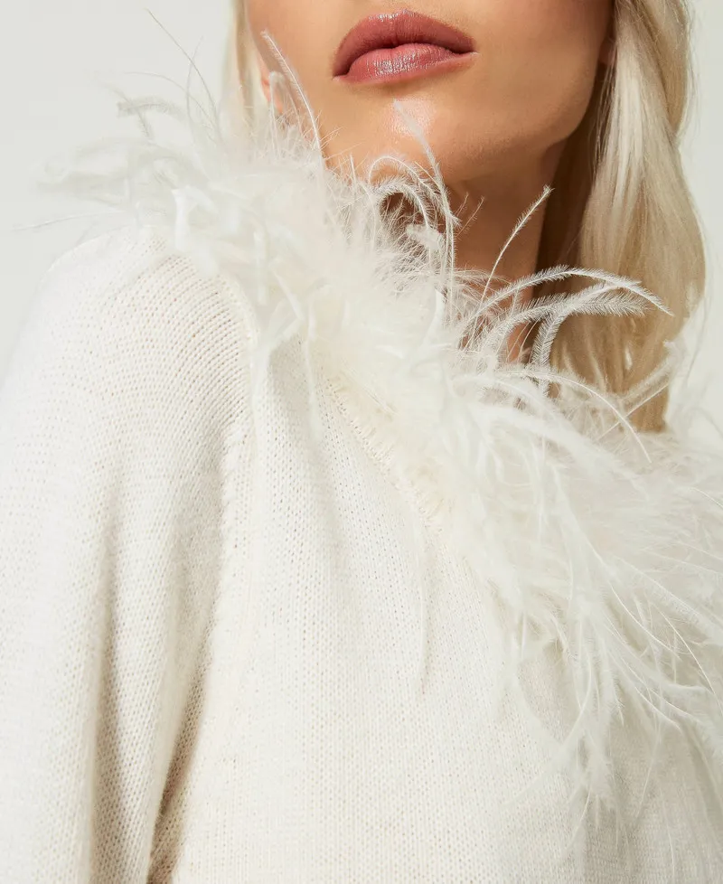 Maglia regular in misto lana con piume