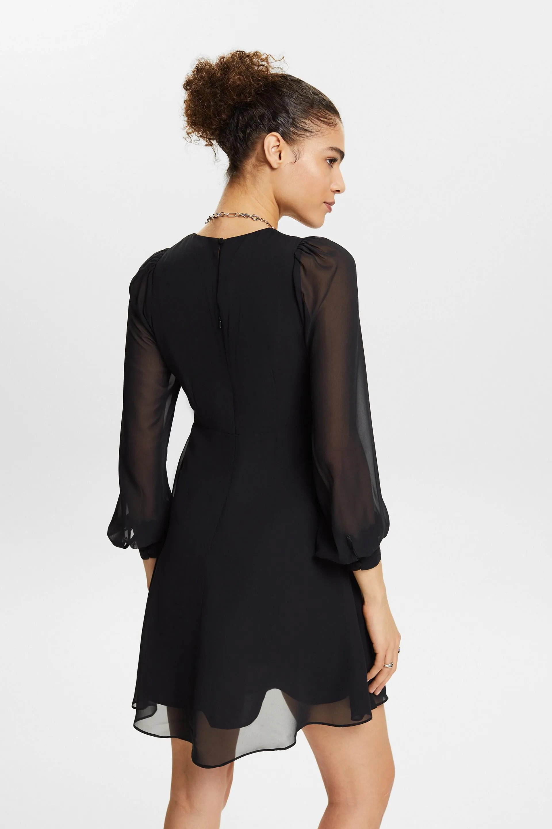 Mini abito in chiffon con scollo a V