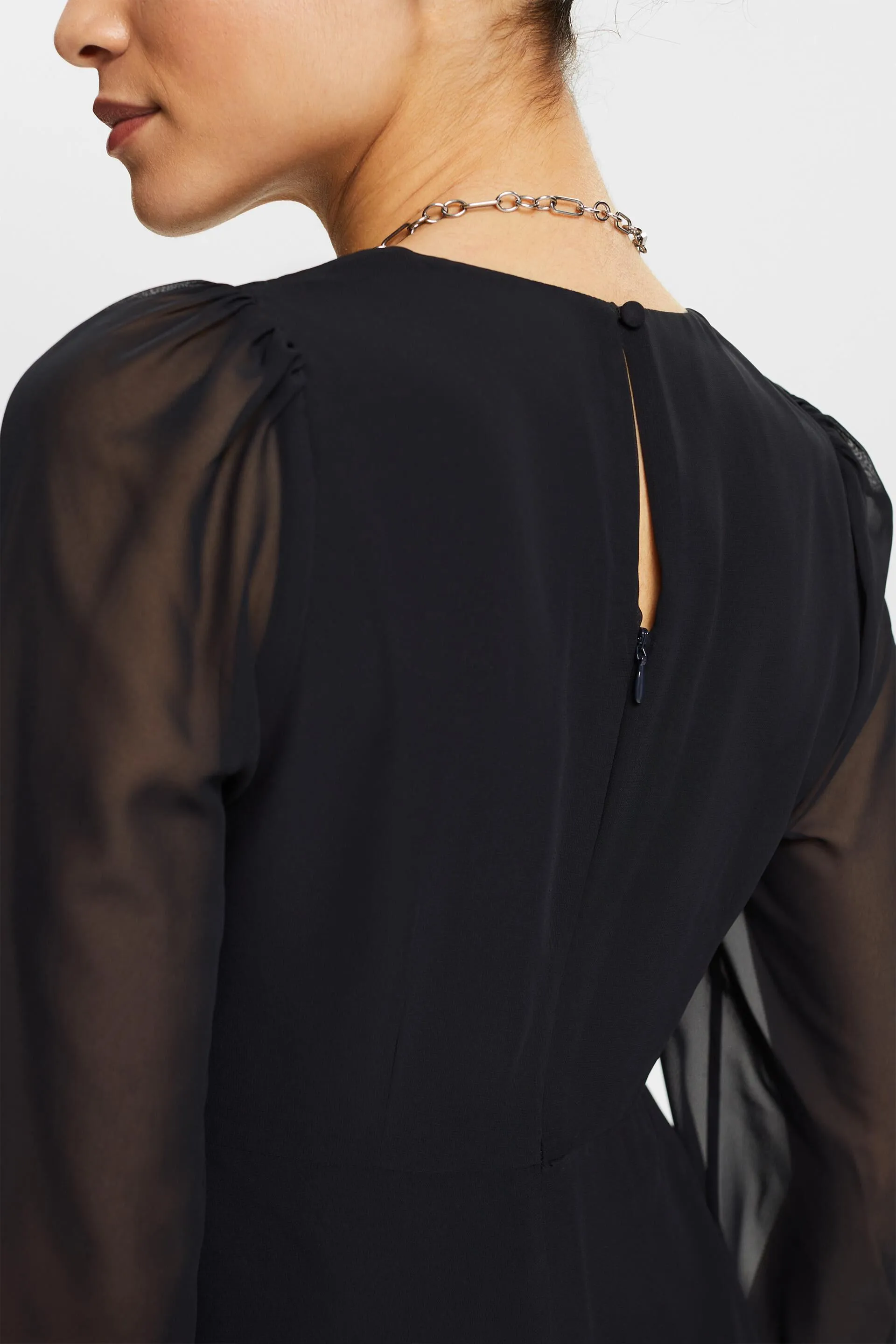 Mini abito in chiffon con scollo a V