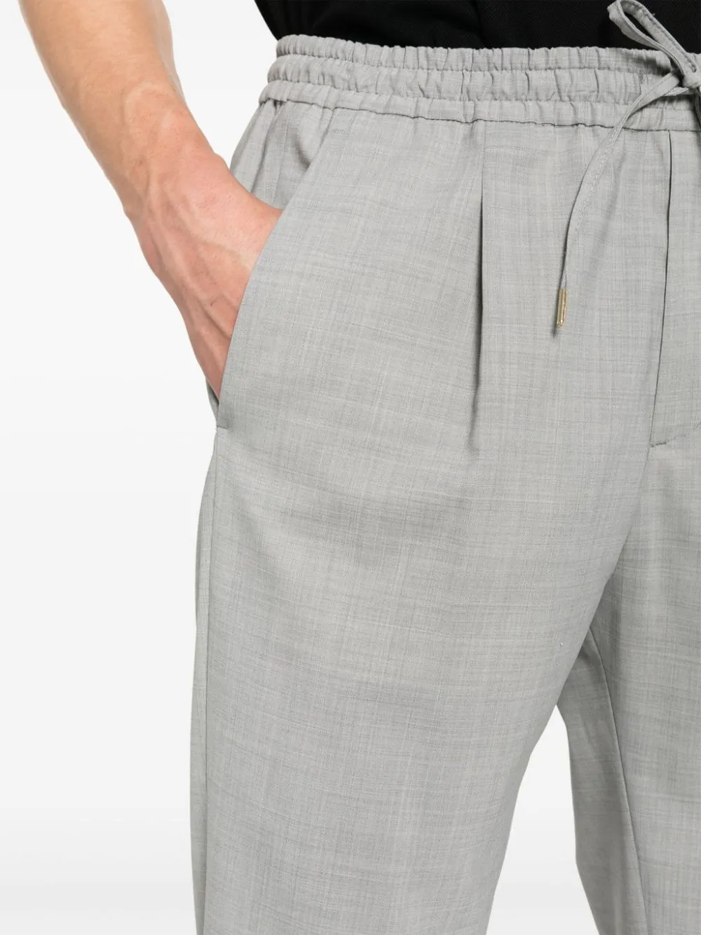 Pantaloni affusolati con pieghe in grigio - uomo