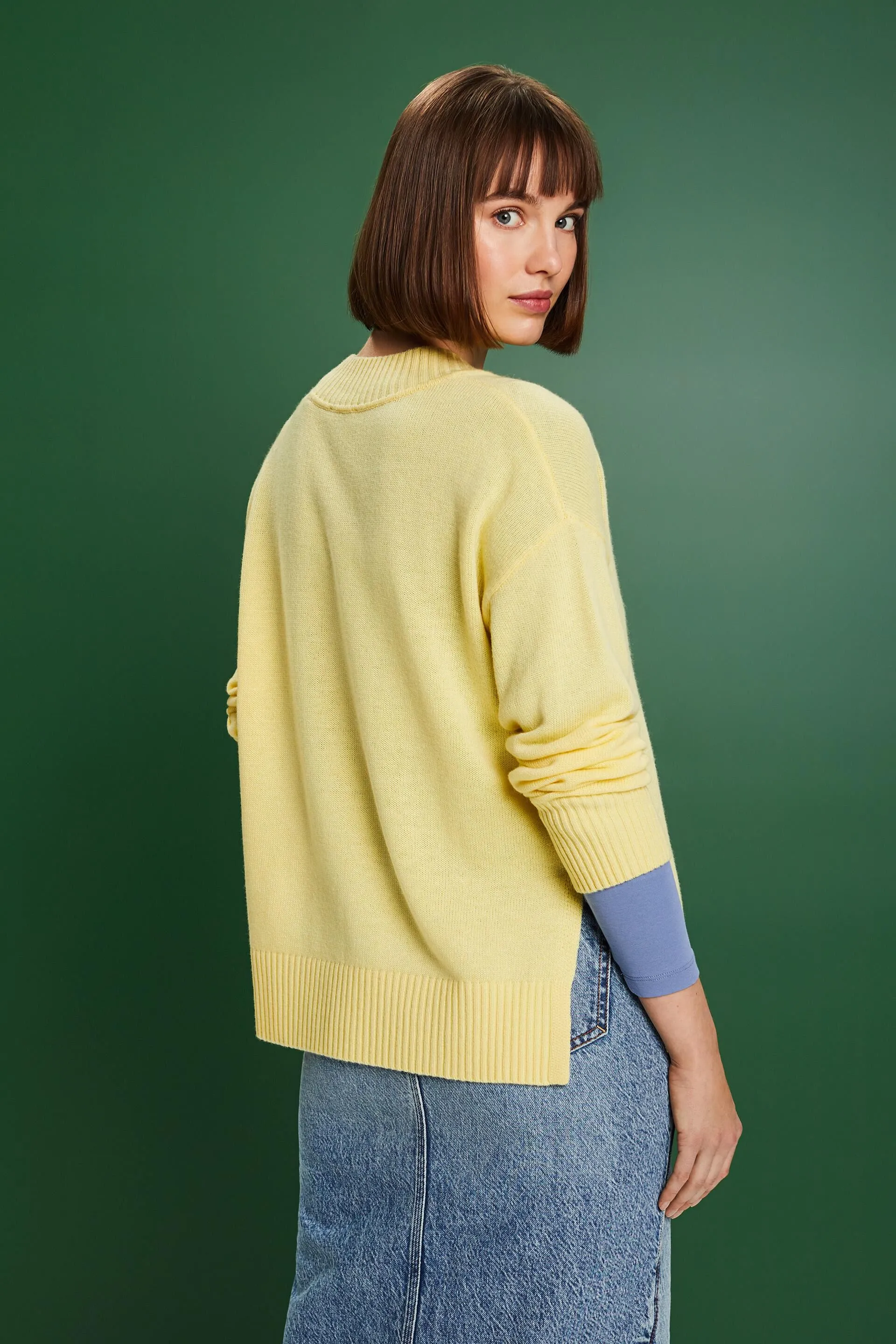 Pullover con scollo a V in misto lana e cashmere