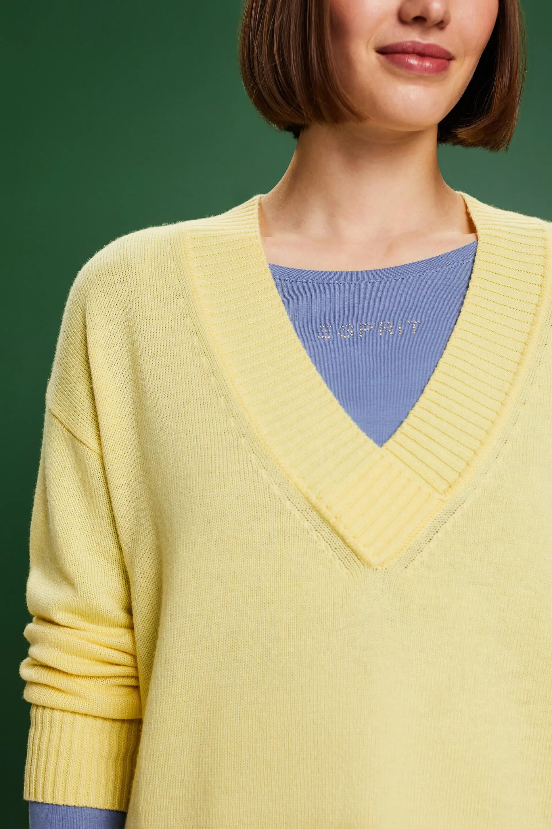 Pullover con scollo a V in misto lana e cashmere