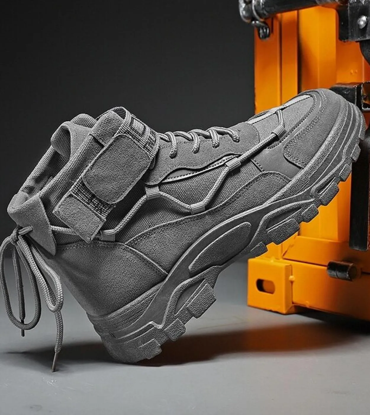Stivali alti da uomo in finta pelle scamosciata caldi con suola spessa stivali antiscivolo alla moda scarpe invernali casual con