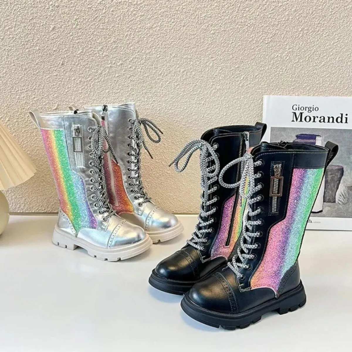 Stivali da ragazza 2024 Nuova moda argento lucido stivali alti per bambini bambino unico colorato scarpe da principessa bambini