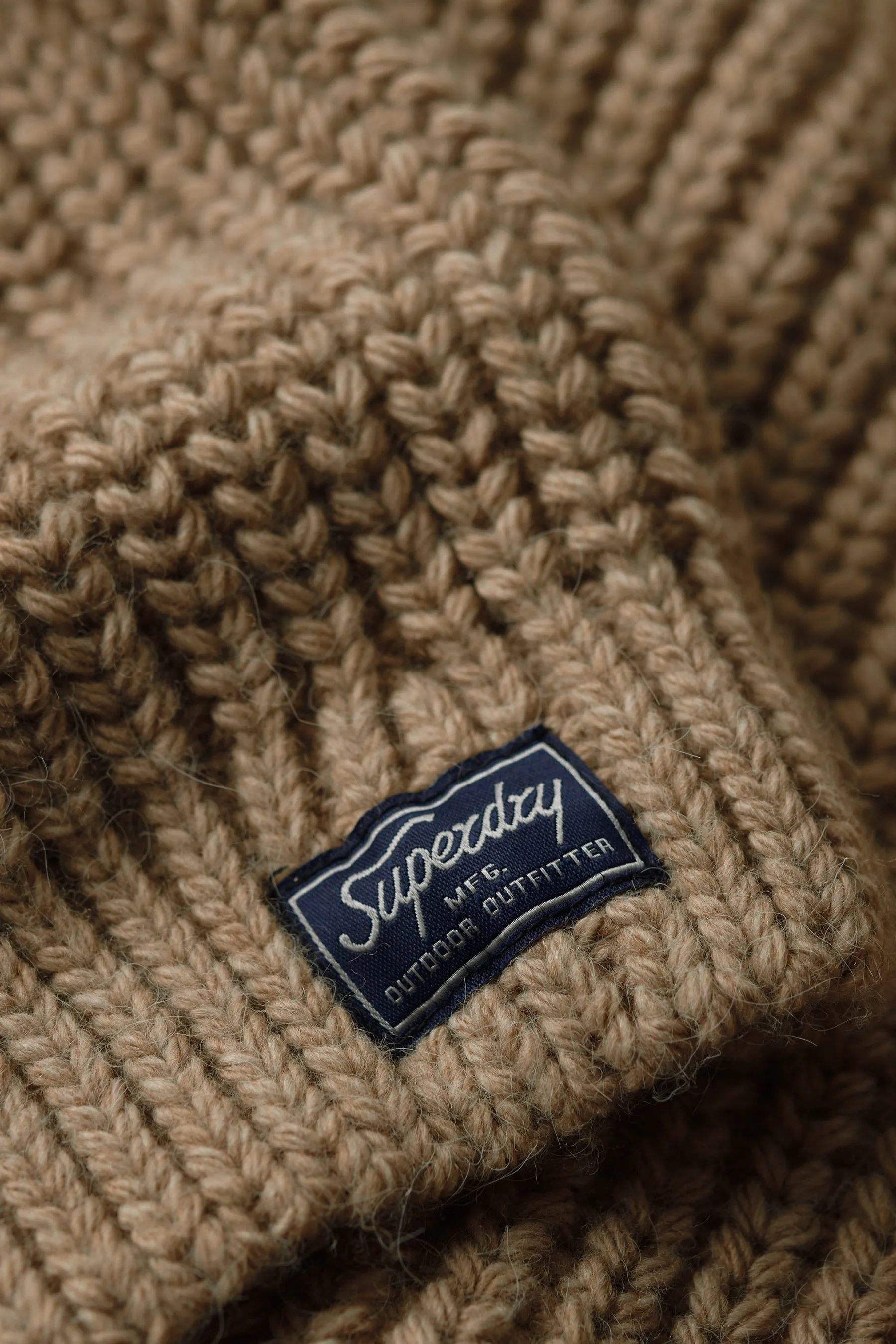 Superdry - Maglia ampia lavorata a collo alto con cuciture    