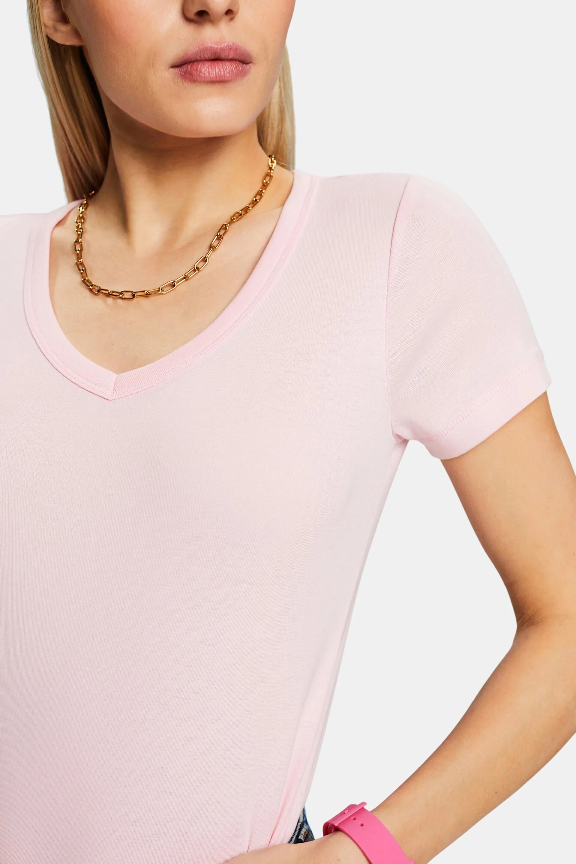 T-shirt in cotone con scollo a V